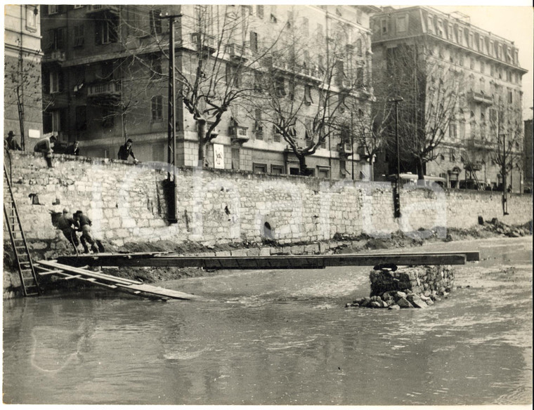 1953 ALLUVIONE GENOVA Passerella sul torrente Bisagno - Fotografia 24x18 cm