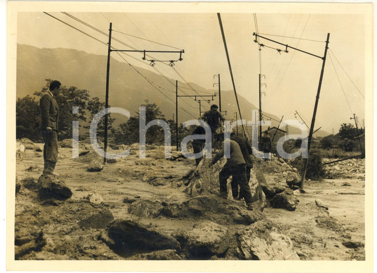 1957 ALLUVIONE BUSSOLENO (TO) Ferrovia per Modane devastata dalle acque - Foto