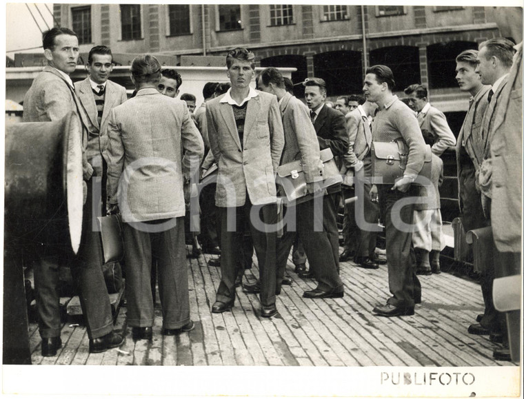 1954 GENOVA Sbarco studenti Legione Straniera rimpatriati per protesta SAAR (4)