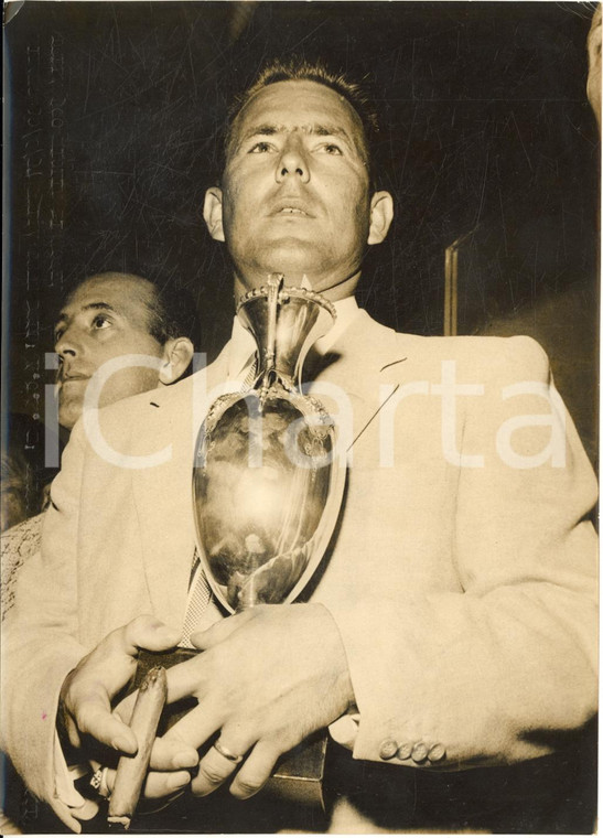 1957 MILANO AUTOMOBILISMO Premiazione di Jimmy BRYAN per 500 Miglia *Foto