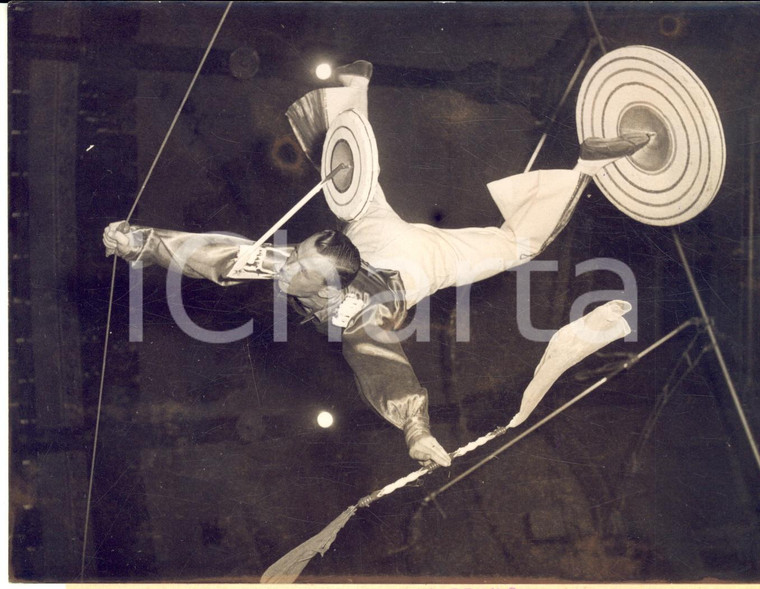 1953 PARIS CIRQUE MEDRANO Equilibriste Ruddy BOLLY sur fil de fer *Photo 18x13