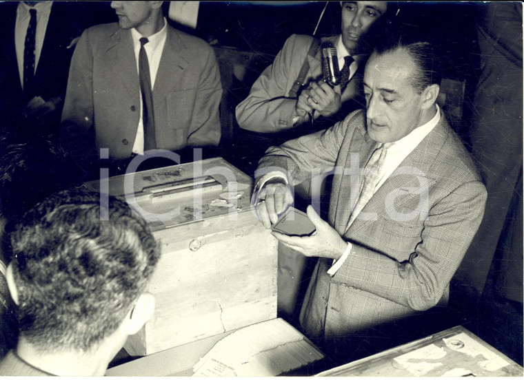 1953 ROMA ELEZIONI - TOTO' al seggio durante le votazioni *Foto 18x13 cm