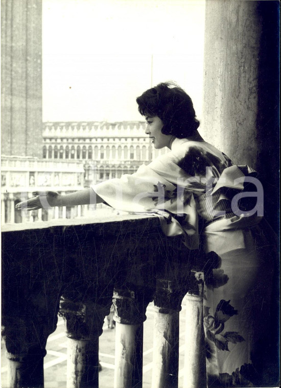 1959 VENEZIA Mostra del Cinema - Ayako WAKAO visita Palazzo Ducale *Foto