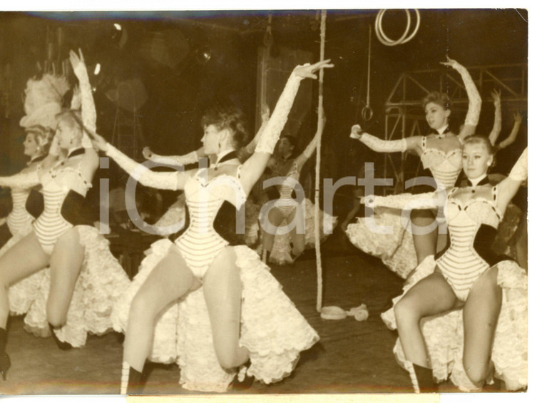 1957 PARIS Cabaret LIDO - BLUEBELL GIRLS durante "spettacolo equestre" *Foto 