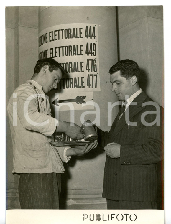 1953 NAPOLI Elezioni politiche - Pausa caffè al seggio elettorale *Foto 13x18 cm
