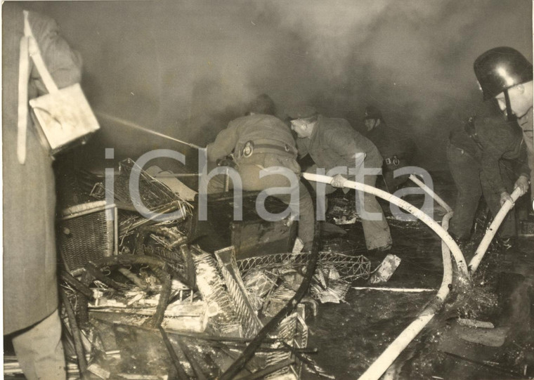 1958 ROMA Via Massaciuccoli - Incendio in una fabbrica di mobili - Foto 18x13