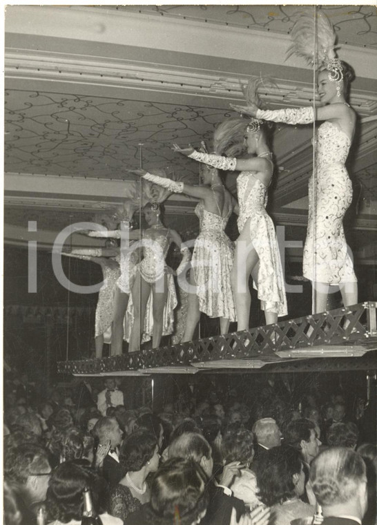 1957 PARIS Cabaret LIDO - BLUEBELL GIRLS dans leure nouvelle revue *Photo