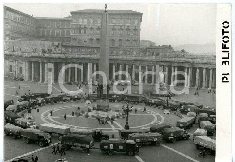 1953 ROMA Piazza SAN PIETRO - Autocolonna Pontificia Commissione di Assistenza