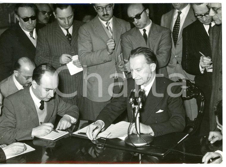 1953 ROMA Alcide DE GASPERI in conferenza stampa dopo scioglimento delle Camere