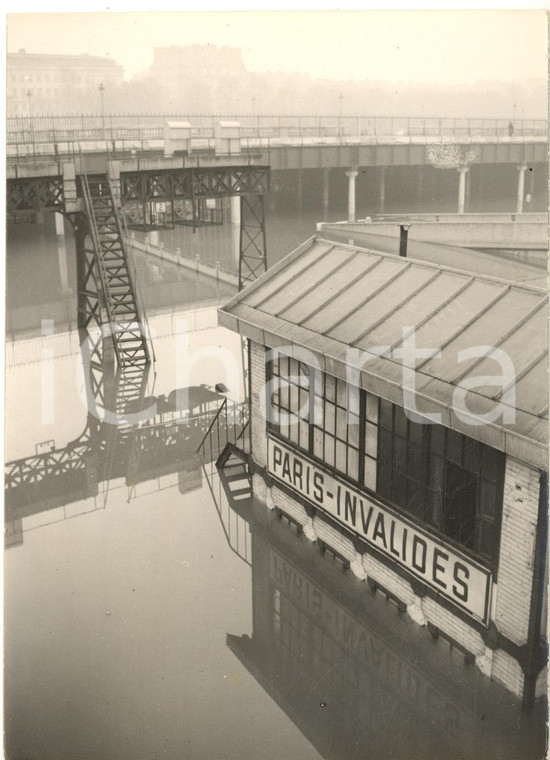 1957 PARIS La gare PARIS - INVALIDES complètement inondée - Photo 13x18 cm