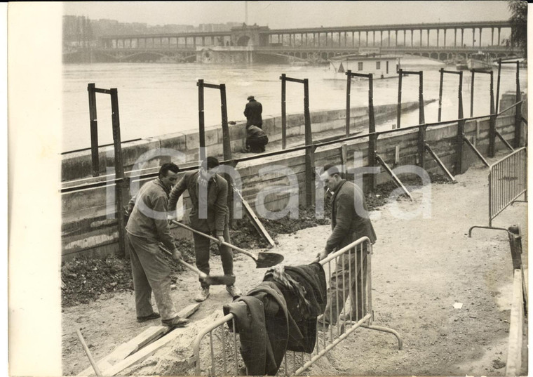 1959 PARIS Quai de NEUILLY - Crue de la Seine et murs de fortune - Photo 18x13