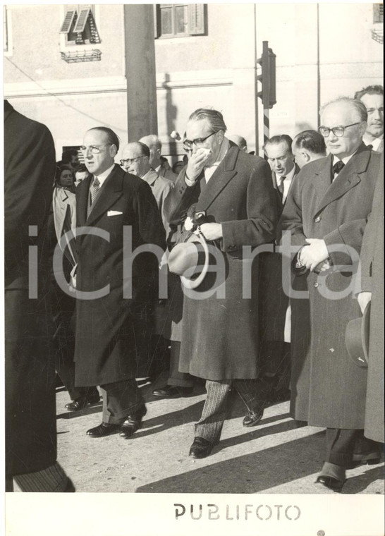 1953 RIVOLTA DI TRIESTE Sindaco Gianni BARTOLI ai funerali delle vittime *Foto