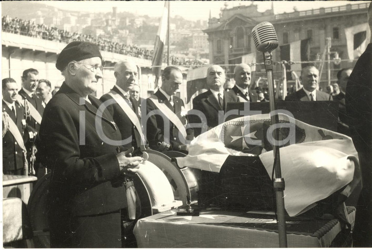 1959 GENOVA Consegna bandiera alla nave appoggio "Pietro Cavezzale" *Foto