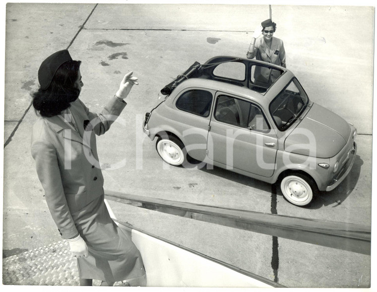 1960 ca ITALIA Hostess S.I.G.E. con la nuova FIAT 500 *Foto 24x18 cm