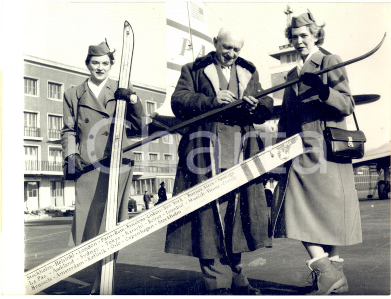 1954 MUNCHEN Guy SCHMIDT presidente Deutscher Skiverband con hostess PAA *Foto