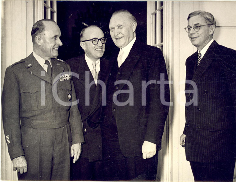 1953 BONN Palais SCHAUMBURG Gen. Alfred GRUENTHER Konrad ADENAUER *Photo