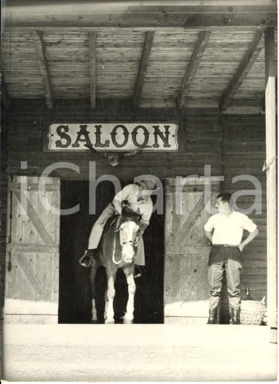 1961 AUVERS-SUR-OISE Roger HULIN chez son club de cow-boys de Paris *Photo 13x18