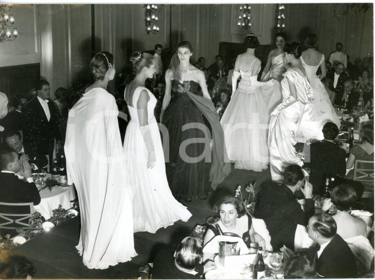 1957 SAINT-VINCENT "Vestito d'Oro" - Passerella finale dei vestiti in gara *Foto
