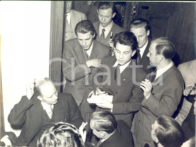 1953 HAMBURG CURIOHAUS Theodor BLANK at press conference at CDU party meeting
