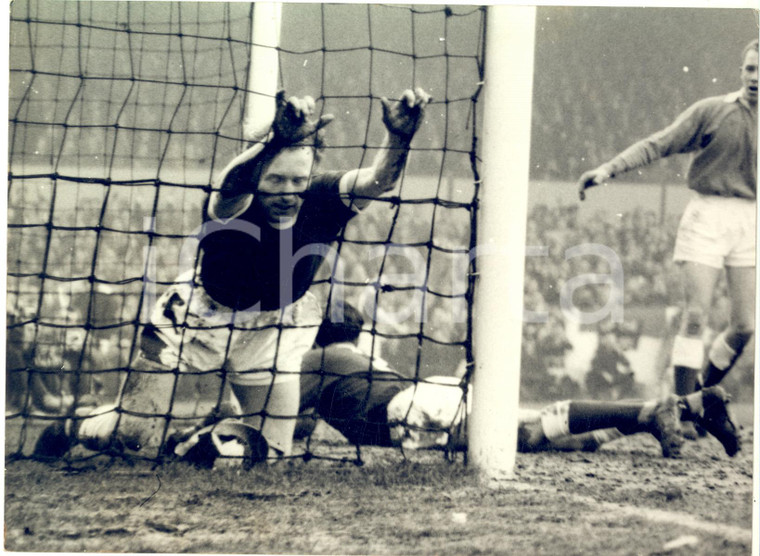 1961 LONDON FOOTBALL Tottenham Hotspur vs Crewe Alexandra - Don CAMPBELL *Photo