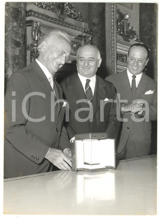 1960 MILANO Ferruccio LANFRANCHI consegna premio ANTENNE D'ORO *Foto 13x18