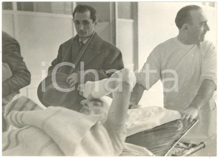 1959 SPINETTA MARENGO (AL) CICLISMO Fausto COPPI in ospedale dopo un incidente