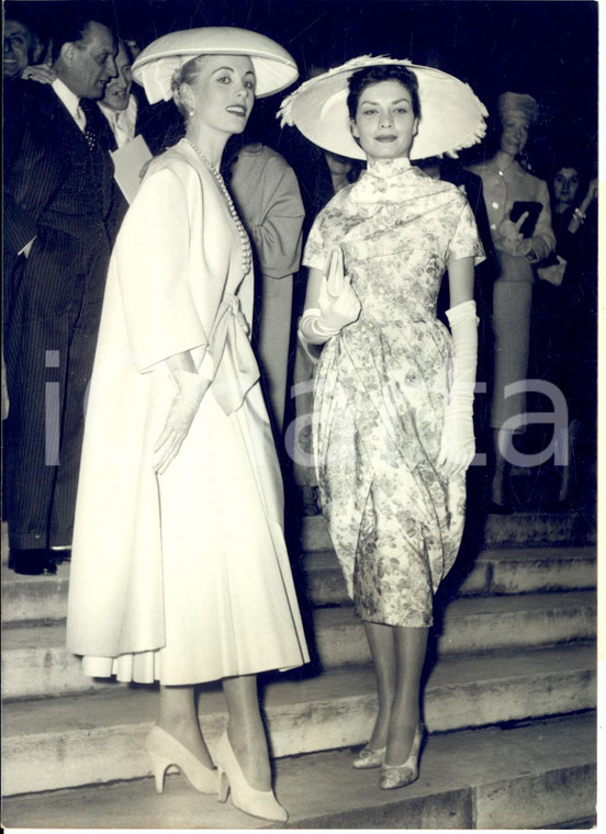 1957 PARIS Mme SIMKO e Mme DURBAN WEBER "Belles de mai" - Photo 13x18 cm