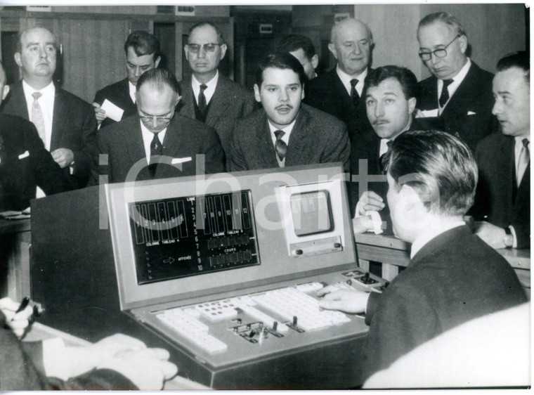 1965 PARIS - BORSA - PALAIS BRONGNIART Nuova macchina calcolatrice elettronica 