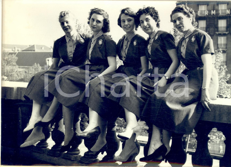 1957 PARIS Le hostess delle stazioni ferroviarie in divisa estiva *Foto 18x13 cm