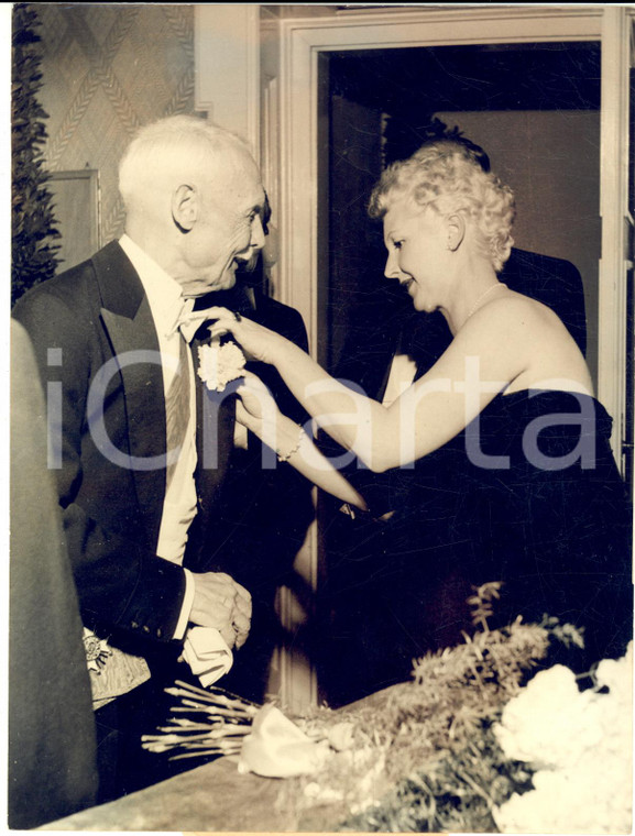 1954 MUNICH Soprano Sari BARABAS with Rupprecht Crown Prince of Bavaria *Photo