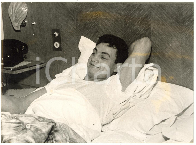 1957 MILANO BOXE Felix CHIOCCA costretto a letto dall'influenza asiatica *Foto