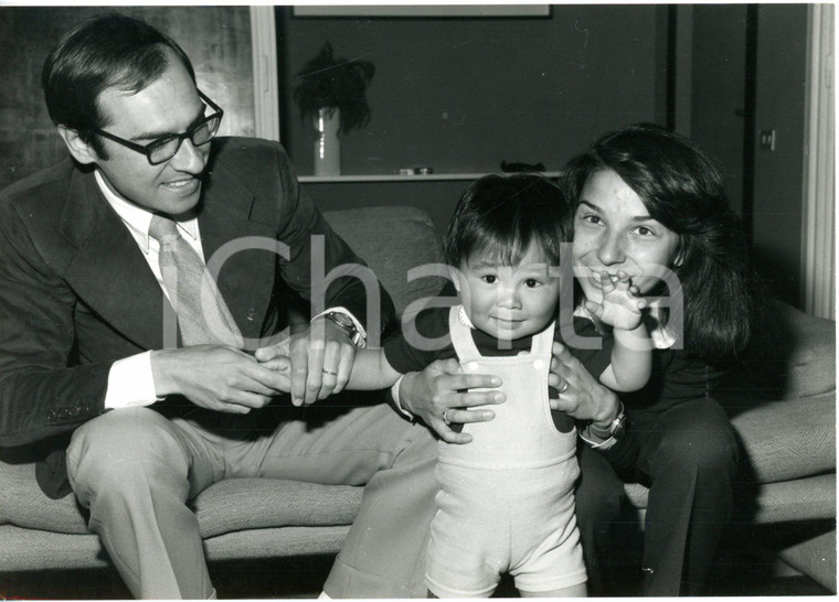 1972 MILANO Centro Adozioni Internazionali - Coppia con bimbo asiatico adottato