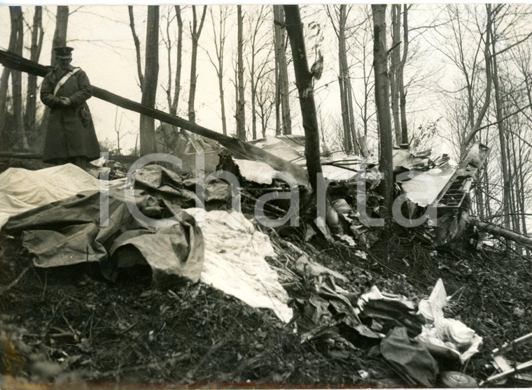 1959 VELLETRI Via dei Laghi - Carabinieri con resti aereo militare precipitato