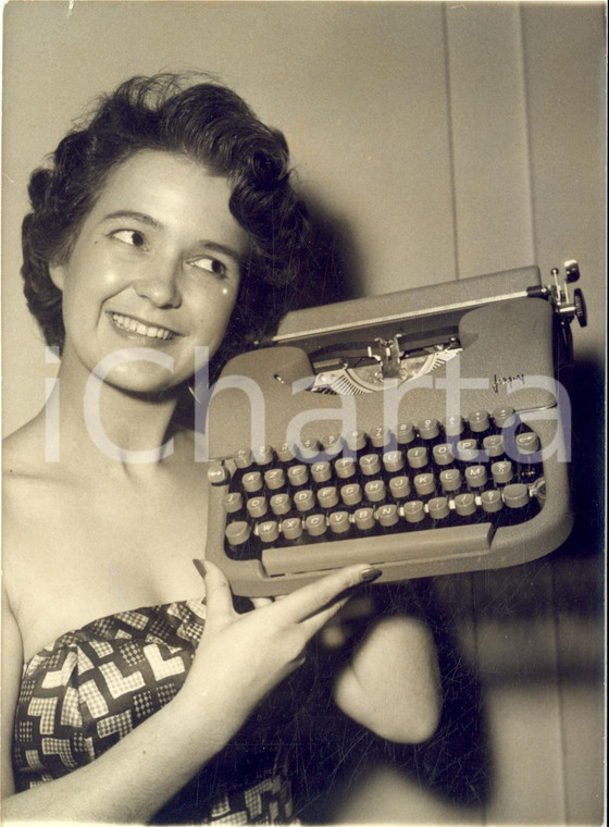 1956 PARIS Annie JEGOUZO élue nouvelle MISS DACTYLO - Photo 13x18 cm