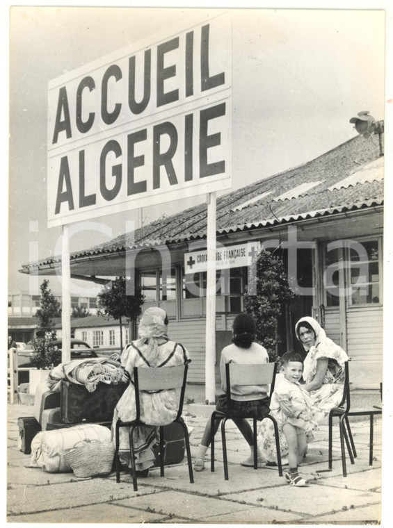 1962 ORLY Guerra d'Algeria - Centro CROCE ROSSA Famiglia musulmana in attesa