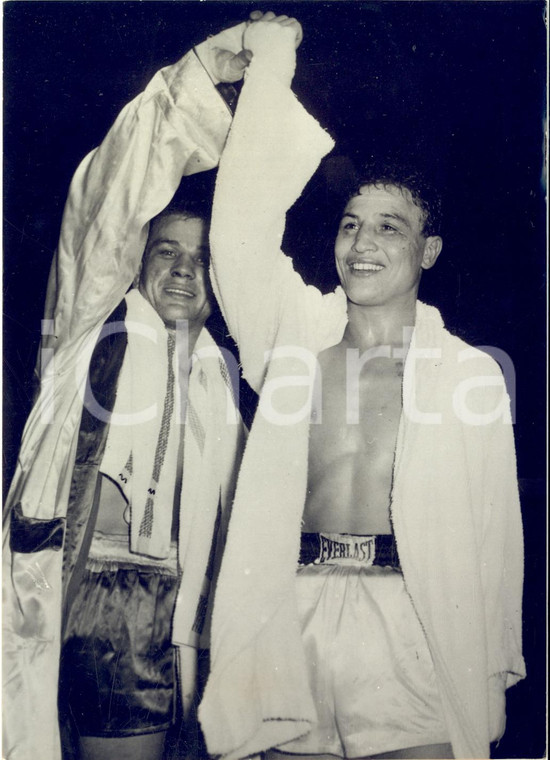 1957 PARIS BOXE Cherif HAMIA con Annibale OMODEI dopo l'incontro - Foto 13x18