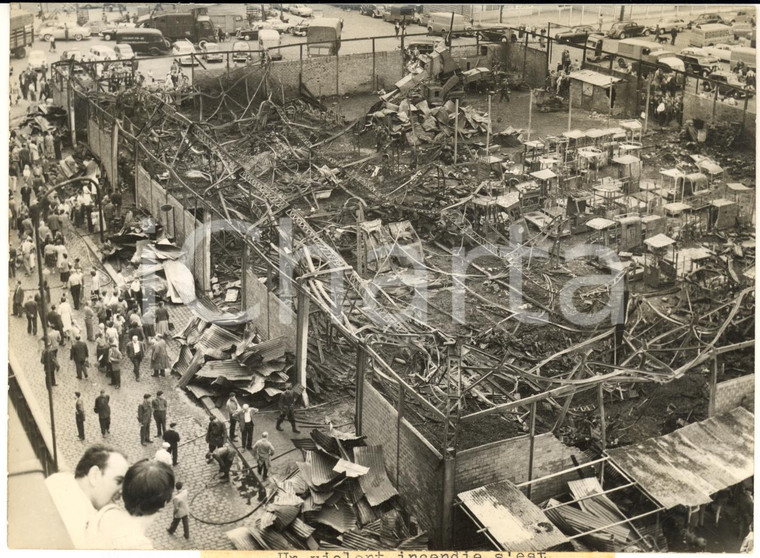 1959 PARIS Incendie dans un dépôt des Halles - Vue générale *Photo 18x13 cm