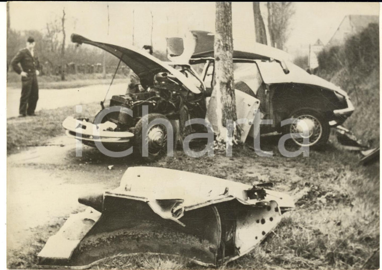 1960 LE MANS - Incidente mortale di Gérard SAINT - L'auto distrutta - Foto 18x13