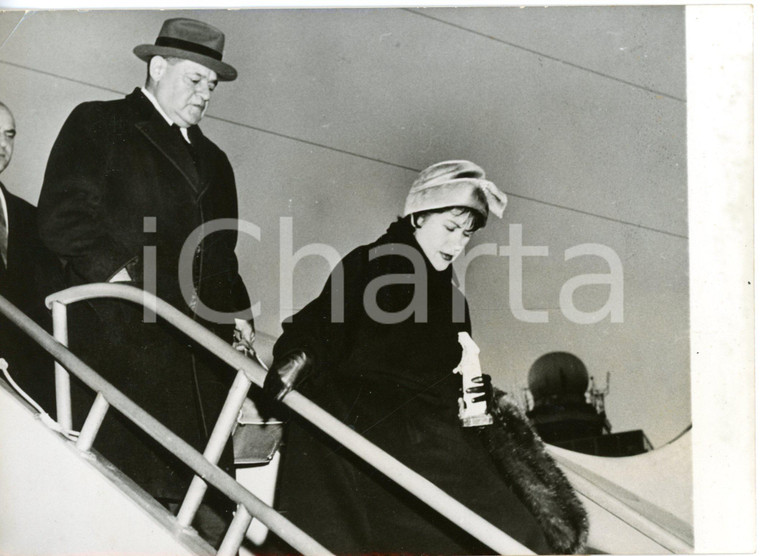 1959 NEW YORK Arrival of Marta FERNÁNDEZ BATISTA with Lawrence BERENSON