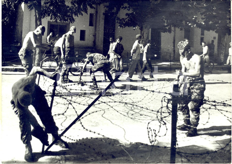 1961 BIZERTE (TUNISIA) Le truppe francesi rimuovono il filo spinato *Foto 18x13