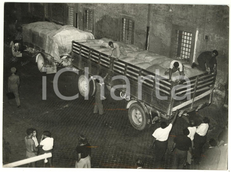 1953 ROMA Guardia di Finanza - Sequestro autotreno con sigarette di contrabbando