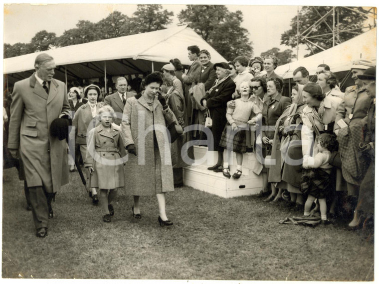 1957 ROYAL WINDSOR HORSE SHOW Queen ELIZABETH II Princess ANNE - Photo
