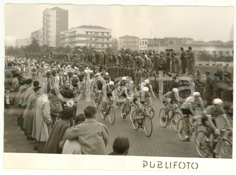 1954 MILANO CICLISMO MILANO-SANREMO Partenza del gruppo - Foto 18x13 cm