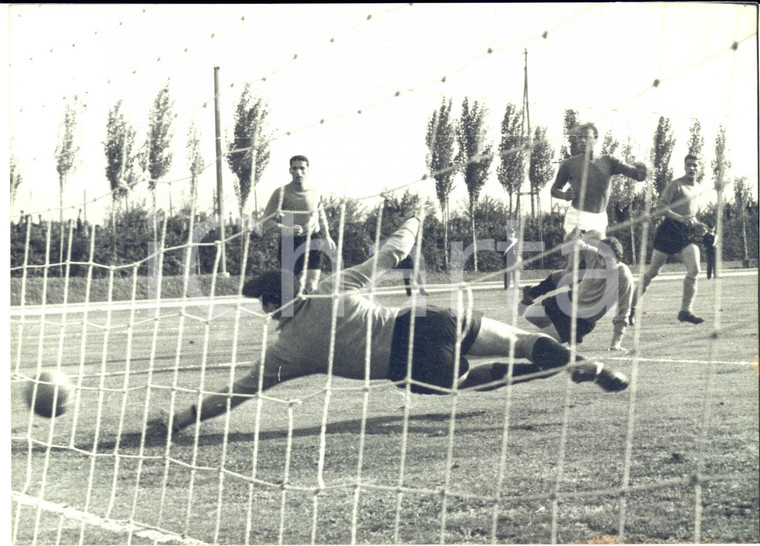 1959 FIRENZE CALCIO Allenamento NAZIONALE - Egidio GUARNACCI al tiro *Foto 18x13