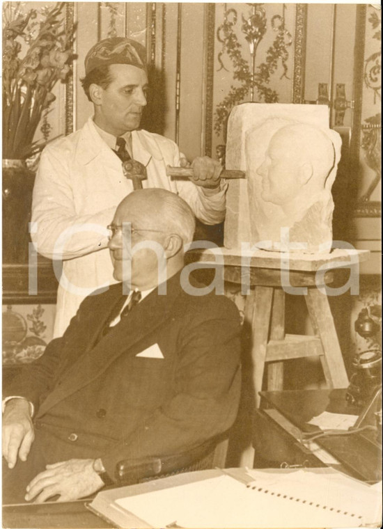 1953 PARIS André CORNU posa per lo scultore Aldo BARTELLETTY *Foto 13x18 cm