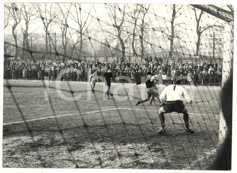 1963 TORINO CALCIO Allenamento NAZIONALE e JUVENTUS - Sandro MAZZOLA in azione