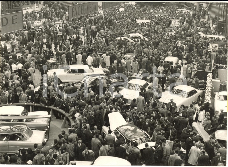 1958 PARIS Salon de l'Automobile - La foule du dimanche *Photo 18x13 cm