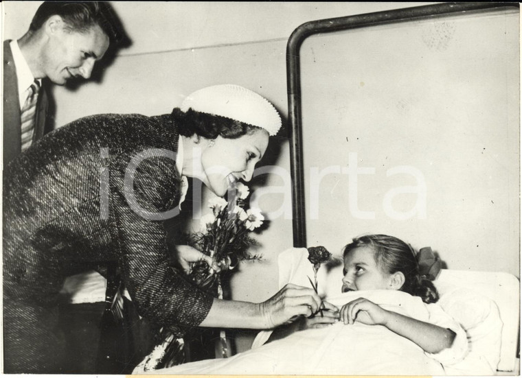 1959 VARSAVIA Patricia NIXON visita i bambini in un ospedale *Foto 18x13 cm