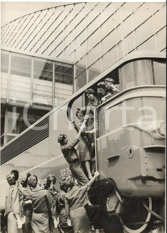 1959 PARIS Esposizione ELECTRAMA - Hostess su locomotiva BB. 16.000 *Foto 13x18