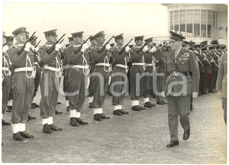 1957 Aeroporto ROMA - Maresciallo Bernard MONTGOMERY in partenza *Foto